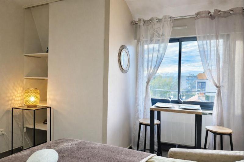 studio calme et cozy avec parking privé - B&B Montbéliard