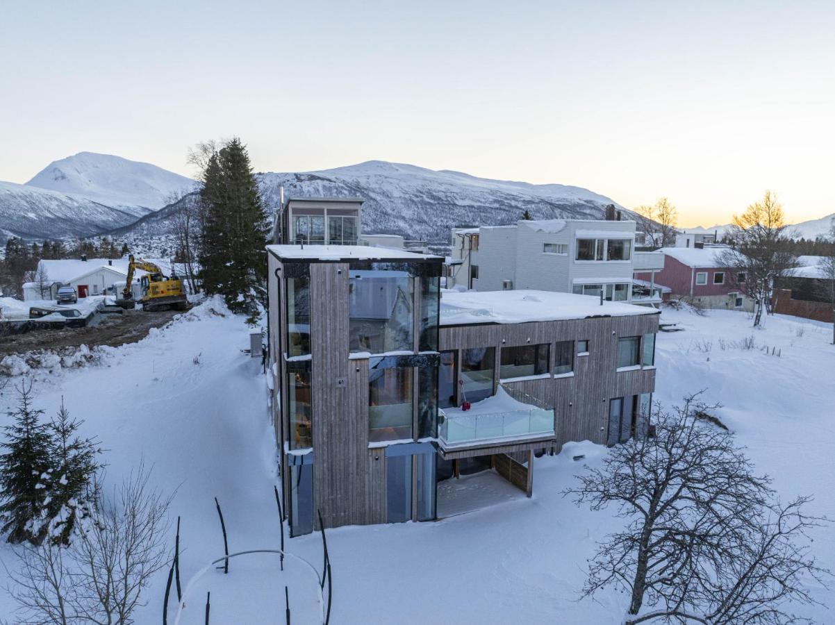 Ecological wood house with a garden - B&B Tromsø