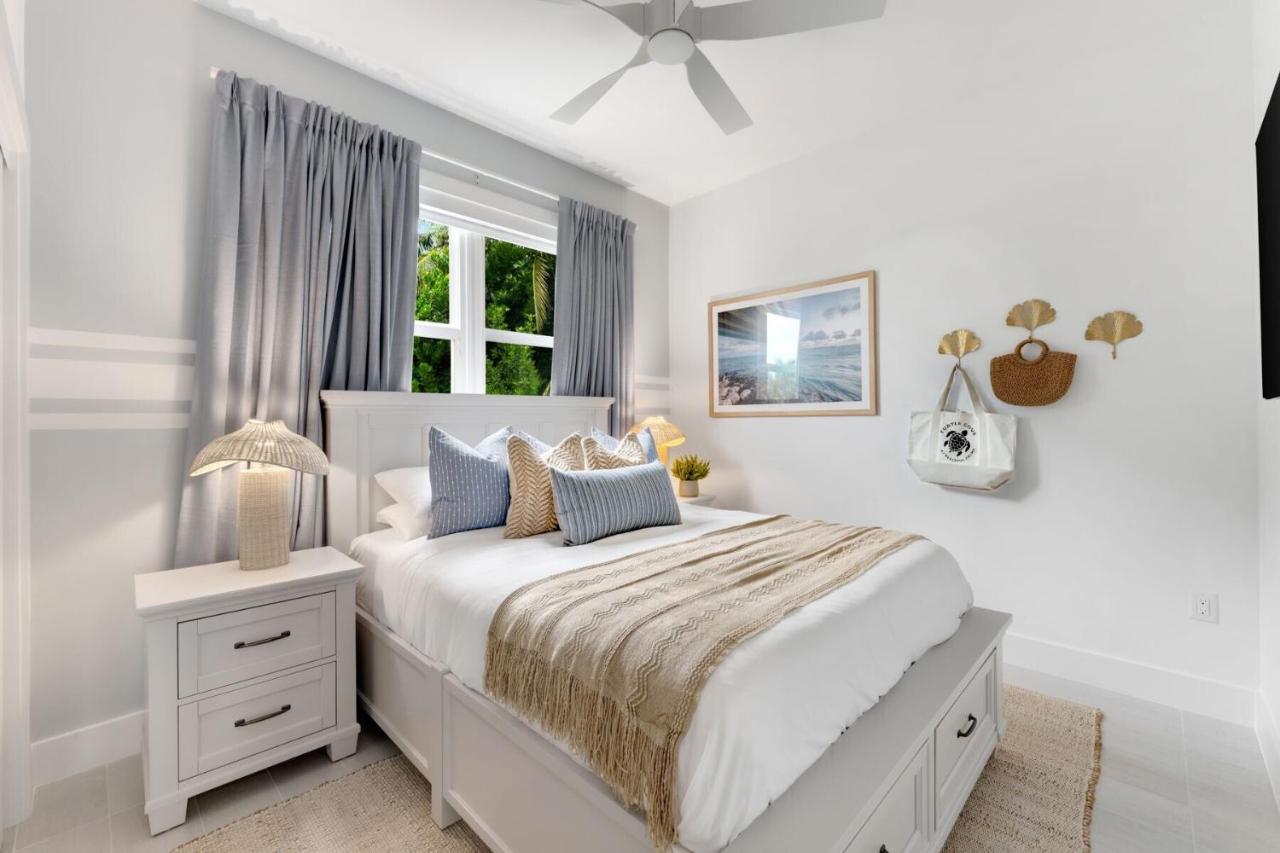 Oceanfront Luxury w/Speakeasy Lounge, Dock & Pool - Ferienwohnung Islamorada