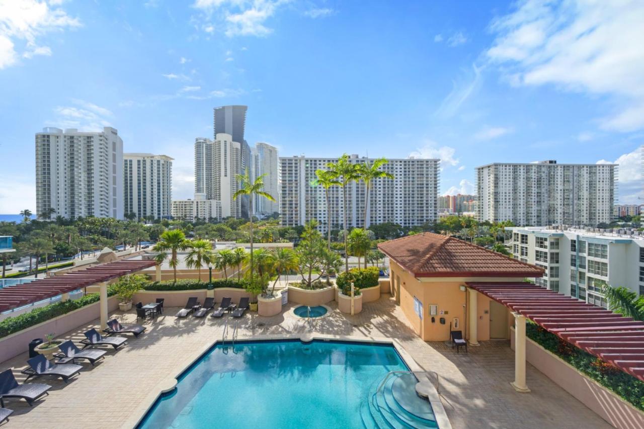 Spacious 3BR Condo Across from Beach with Ocean & City Views - B&B Sunny Isles Beach