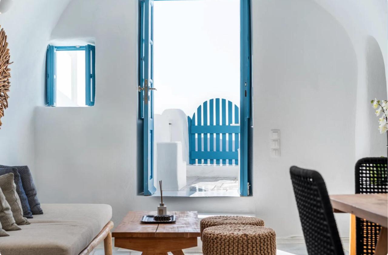 Cave Villa with Hot Tub & Caldera View