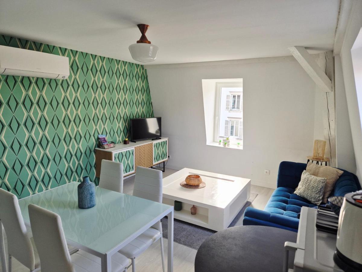 La Pause Vosgienne du Boulevard proche gare Centre ville & climatisé - B&B Remiremont