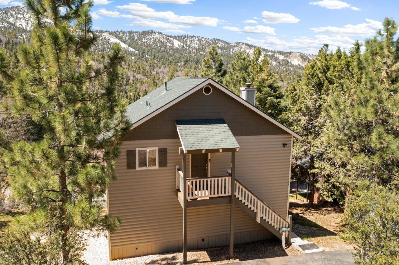 Paradise Pines - Lake & Slope Views, Hot Tub, 2 Decks, Fireplace - Chambres d'hôtes Big Bear Lake