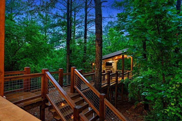 Wine Around Cabin Romantic Luxury Escape with Elevated Gazebo - B&B Broken Bow