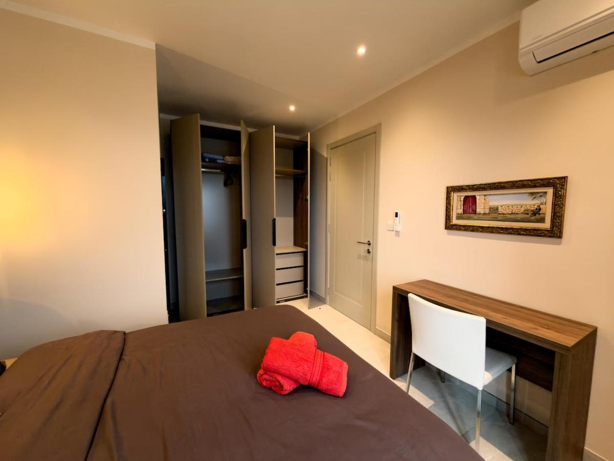 New penthouse near airport, with outdoor bbq area - Chambres d'hôtes Bubaqra