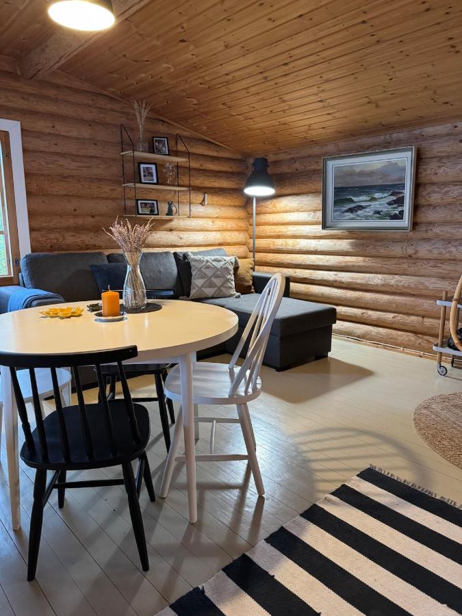 Viihtyisä hirsimökki Venturissa - B&B Siurlahti