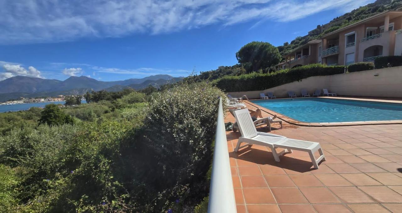 Charmant T3 avec Vue Panoramique sur la Mer, Terrasse, Piscine et à seulement 300m de la plage de la Roya - Ferienwohnung Saint-Florent