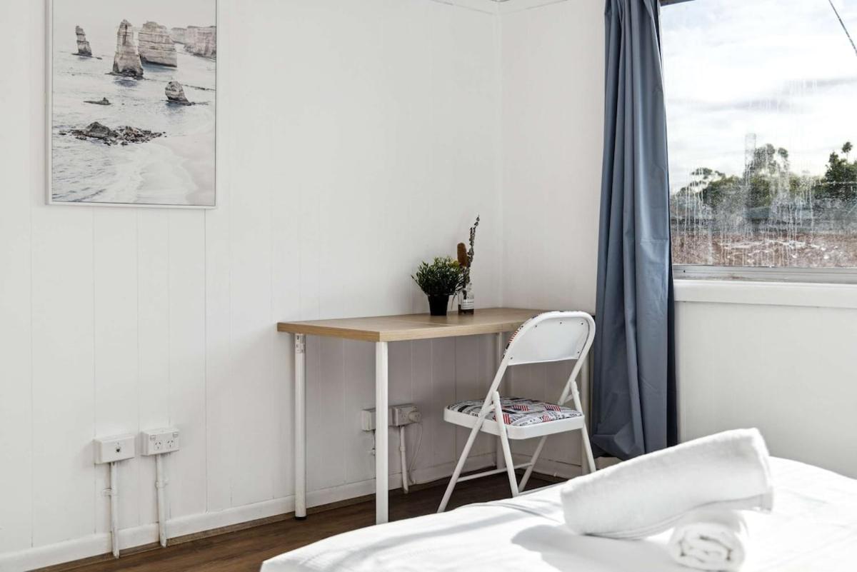 Peaceful Double Room Near Parks & Transit - Shared Bathroom and Kitchen - B&B Padstow