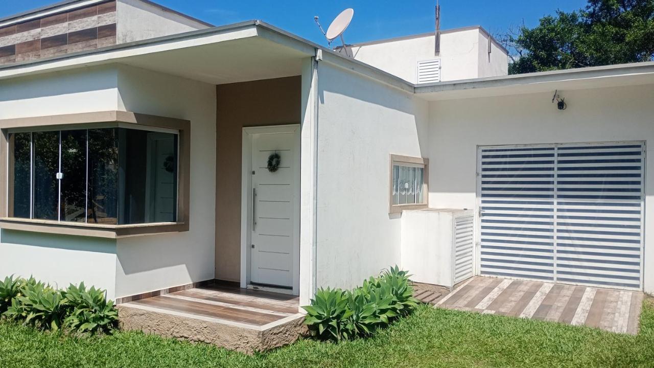 Casa Inteira - 3 Quartos - 11 Pessoas - Piscina infantil - 200m da praia - Ferienwohnung Bombinhas