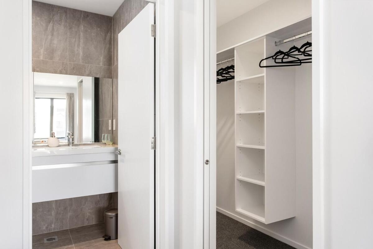 Refined Luxury Retreat with Premium Comforts - Ferienwohnung Christchurch