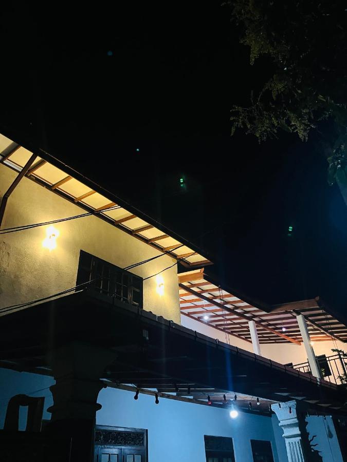 Manthraa Holiday Apartment - B&B Rathgama