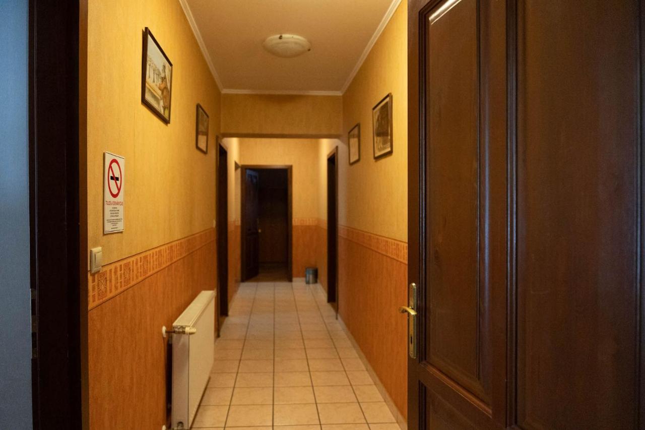 Vino Étterem és Panzió - B&B Izsák