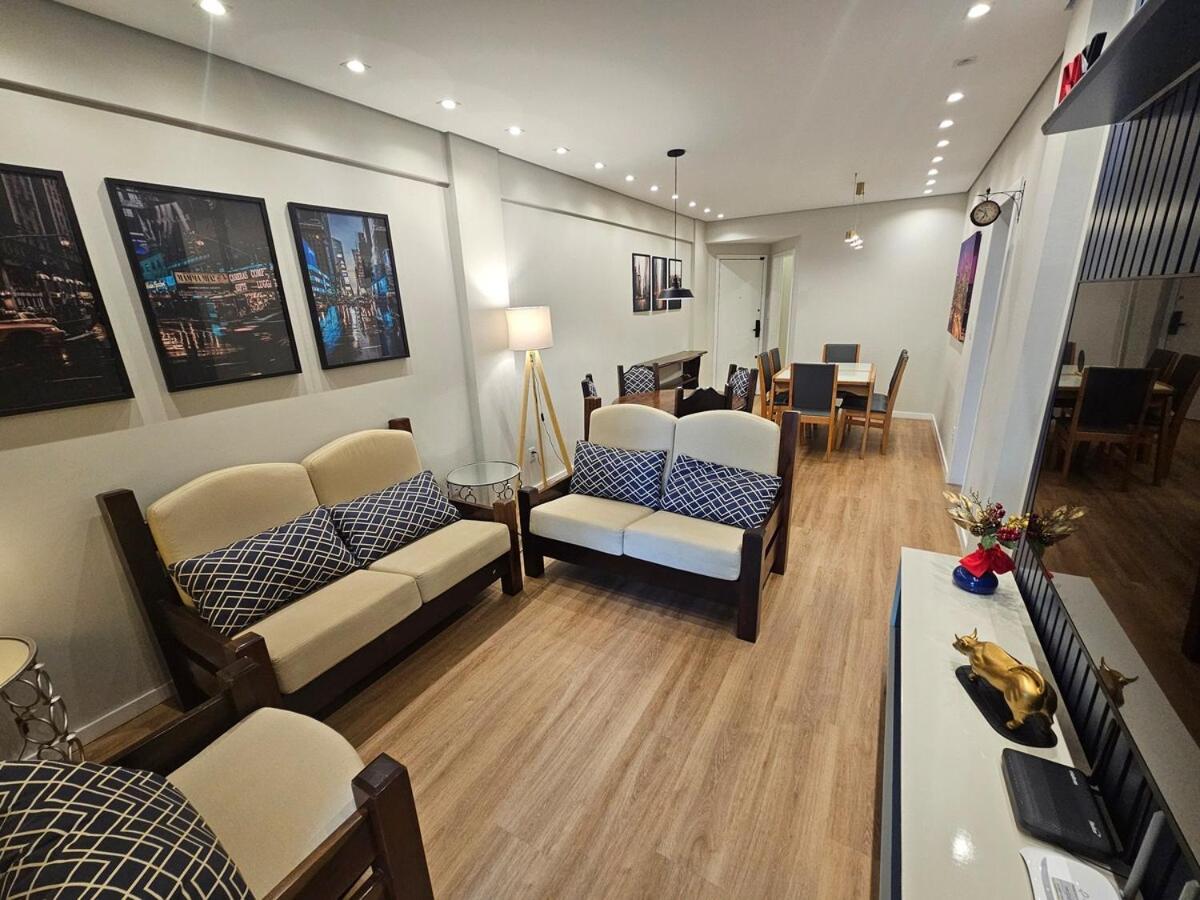 Lindo Apartamento Renovado na Meia Praia 100m do mar - Bed and Breakfast Itapema