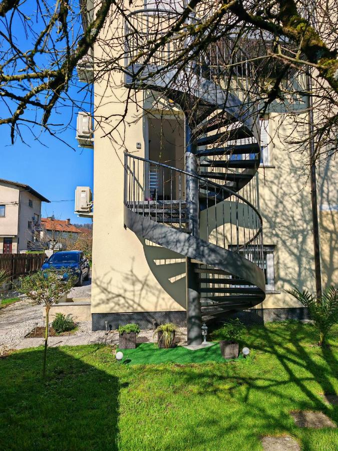 Blue apartment with FREE parking - B&B Ljubljana