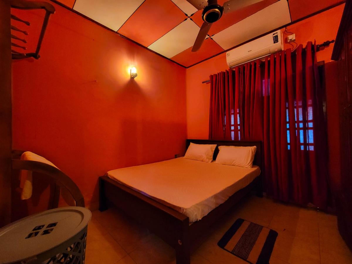 Camera Matrimoniale con Bagno in Comune 