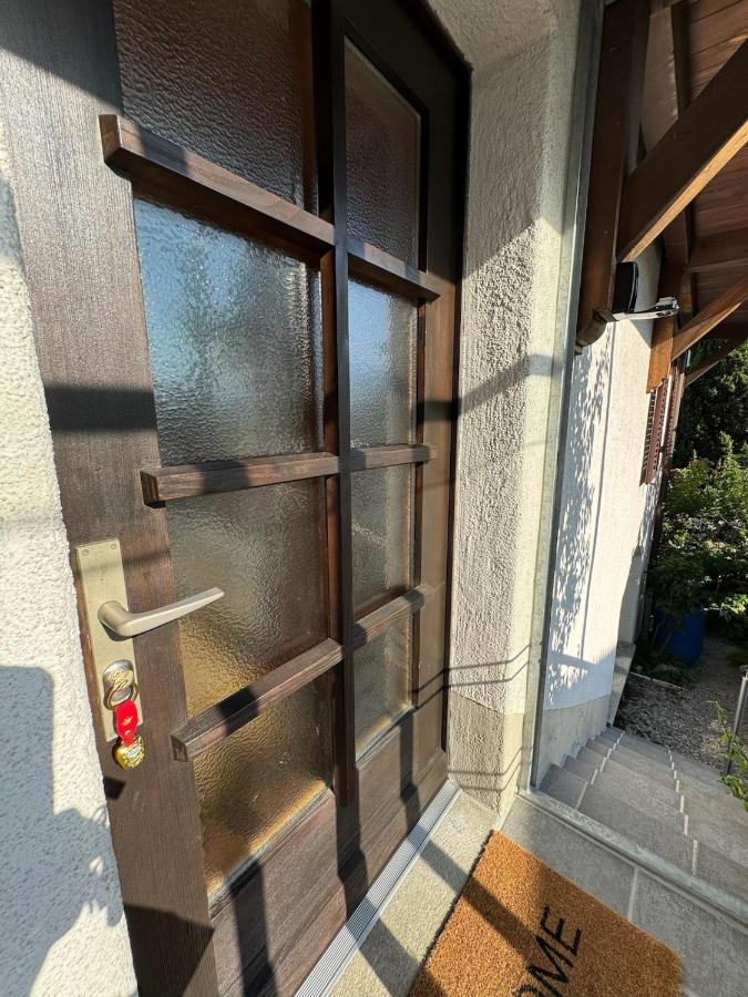 Luxury Swiss Chalet | Hot Tub • AC • Lake View • Interlaken - Ferienwohnung Niederried b. Interlaken