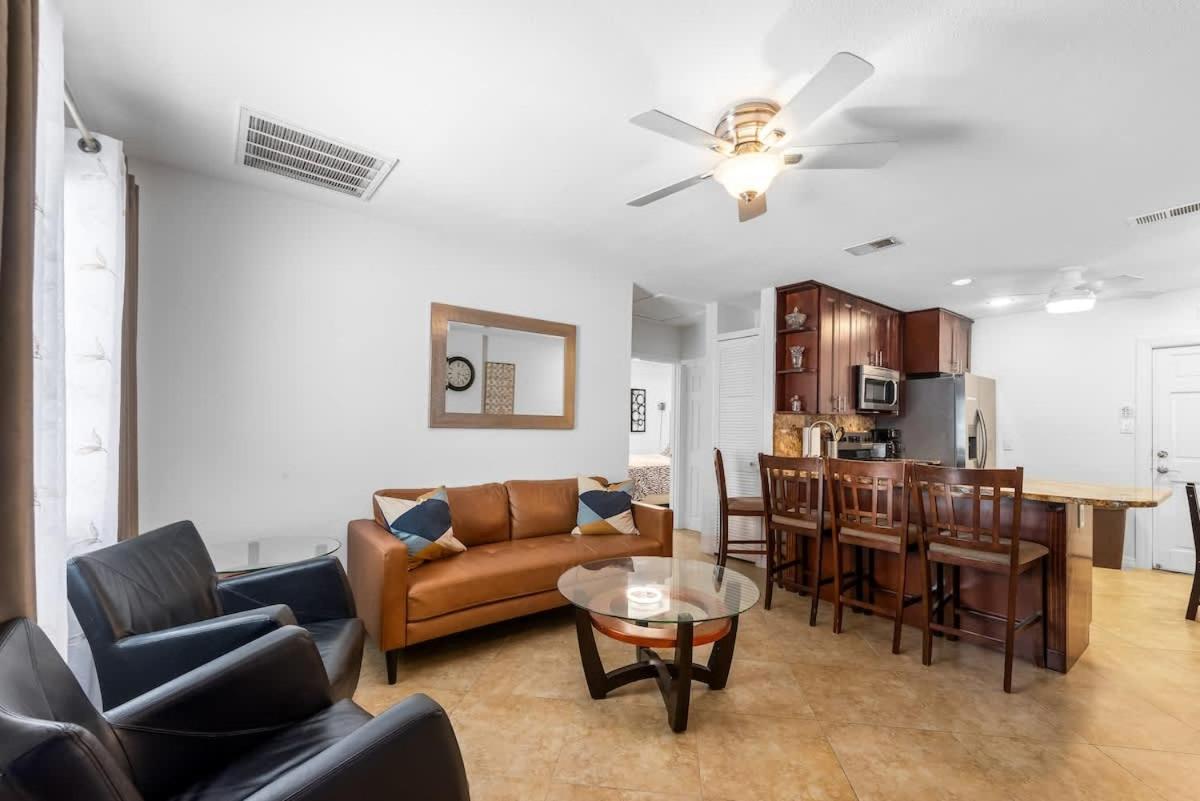 Charming Beachside Retreat #2 - Steps to the Beach - B&B Clearwater Beach