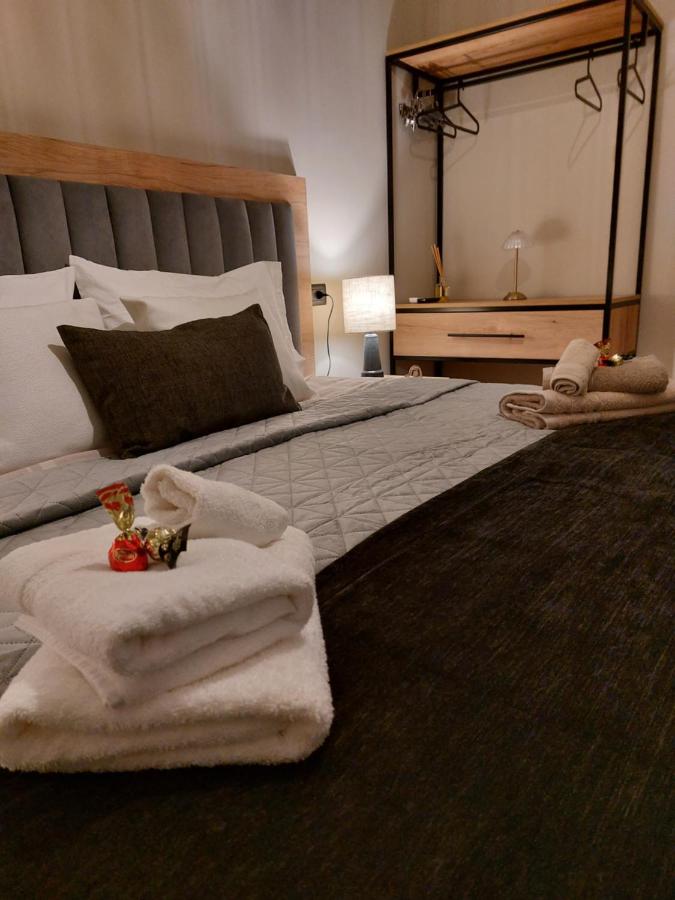 Camera Matrimoniale/Doppia con Letti Singoli