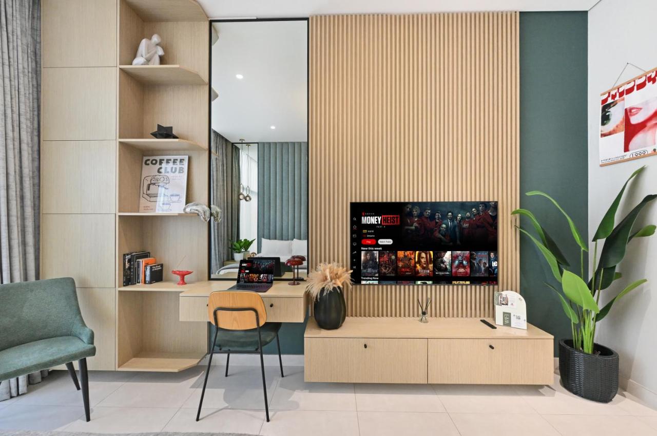 New Stylish Apartment, Metro 5min walk, Dubai Marina 20min - B&B Dubai