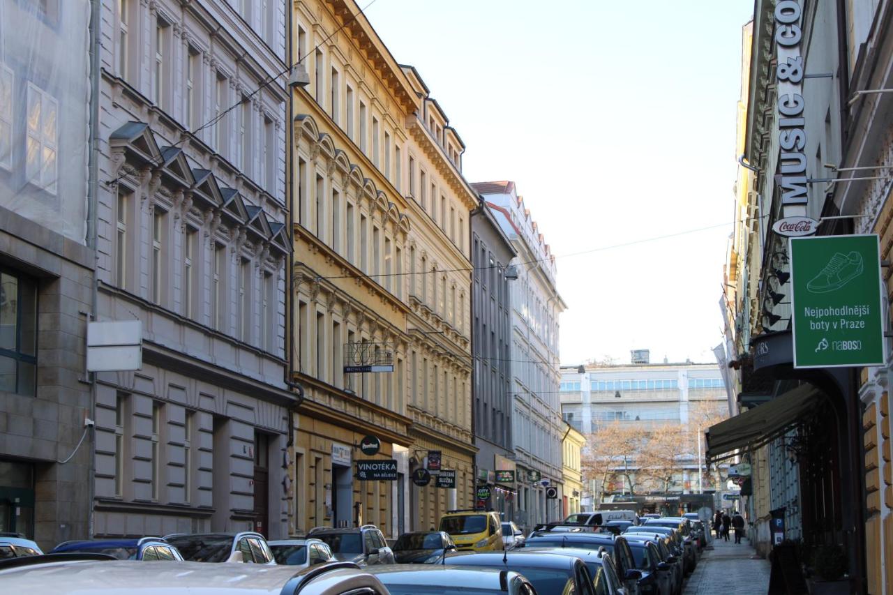 Aurion Riverfront Apartment near Dancing House - Up to 5 guests - Chambres d'hôtes Prague