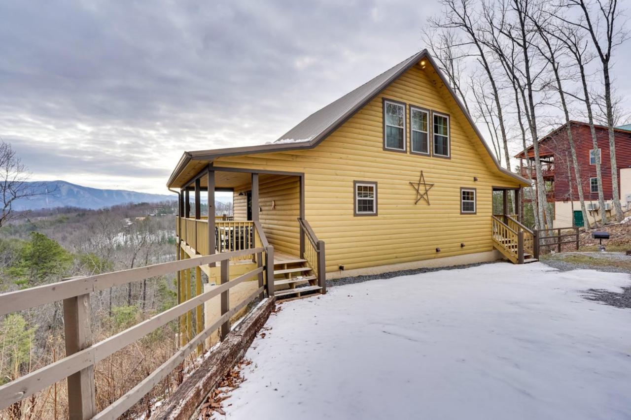 Epic Mtn Views - Hot Tub - Game Room - 2 Decks - Fishing Pond - B&B Sevierville