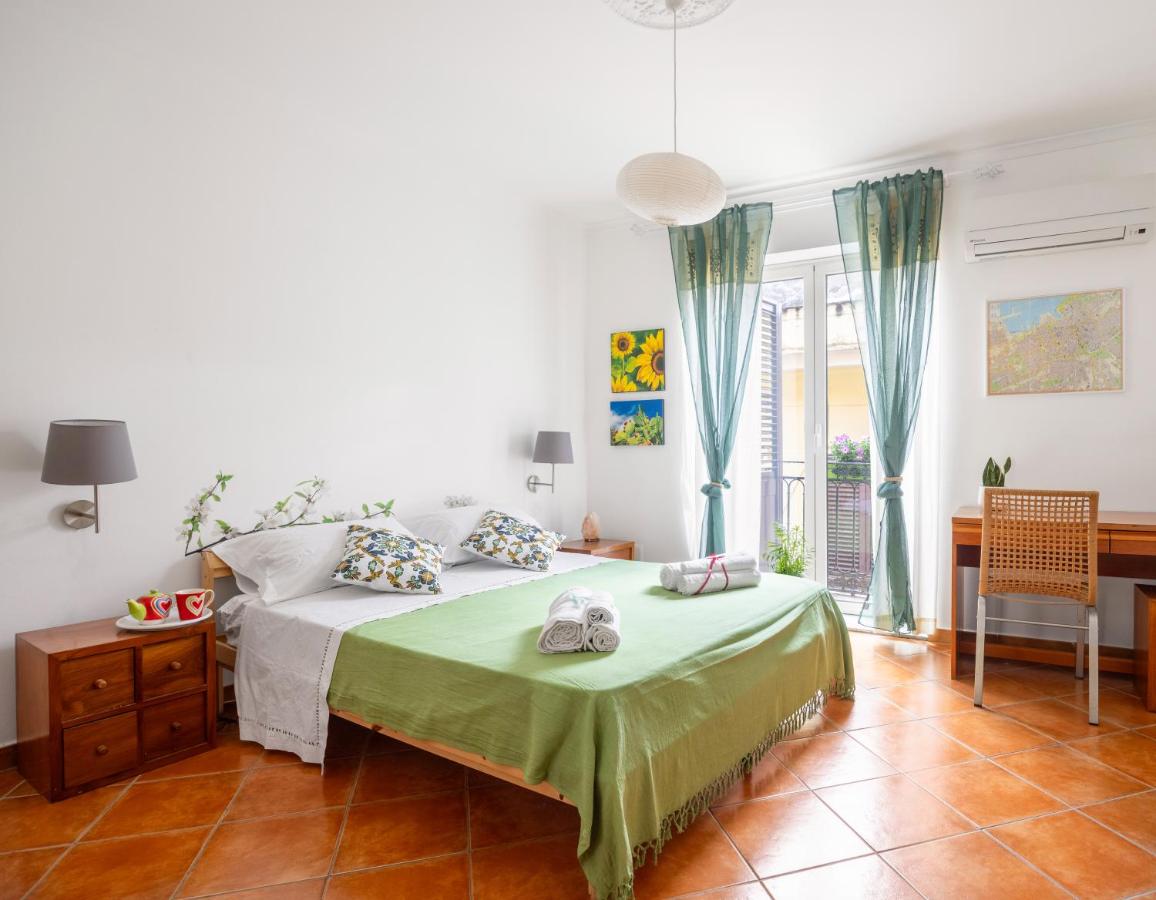 Camera con bagno cucina e terrazza al Vicoletto al Massimo - Chambres d’hôtes Palerme