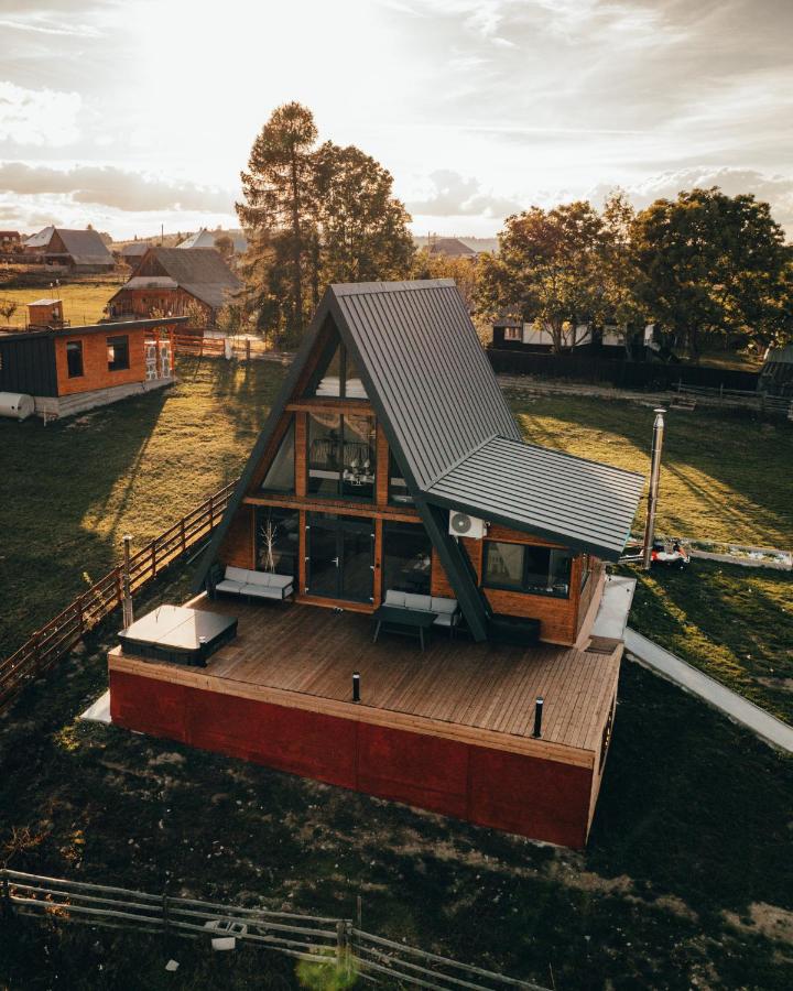 Peak A-Frame Cabin Maguri - Chambres d’hôtes Măguri