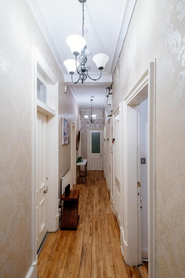 Monty's Residence - 8 Guests 7 Beds City Centre - Bed and Breakfast Edinburgh