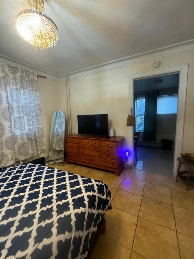 *PRIVATE* Studio 5 minutes from LGA/ US Open - B&B East Elmhurst