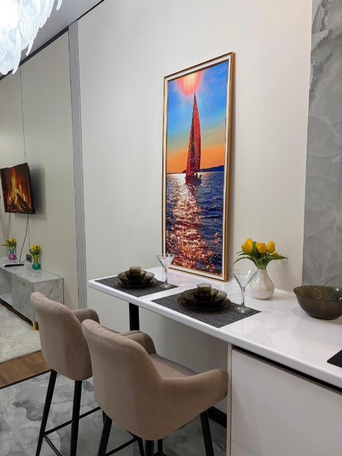 The Grand CentraL Studio & Люкс Студия в Центре Города Алматы - Bed and Breakfast Almaty