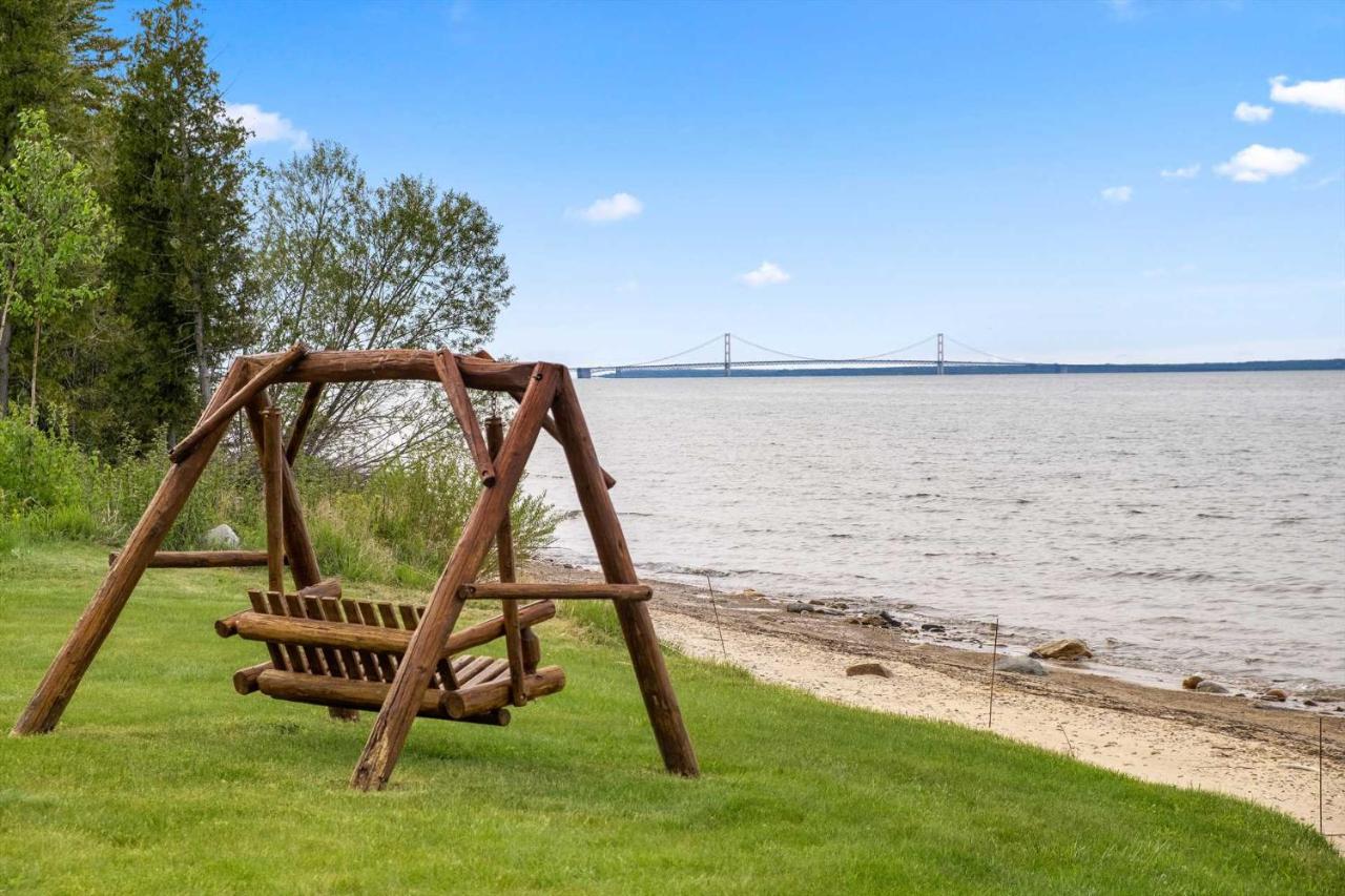 Little Lems Lake Huron Cabin w Mackinac Views - B&B Cheboygan