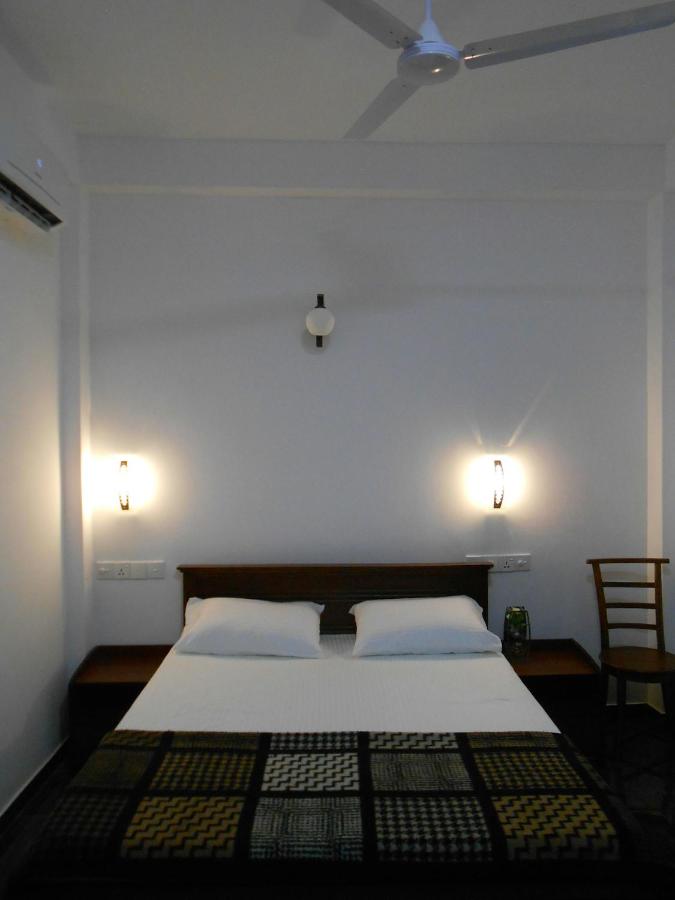 Habitación con cama grande