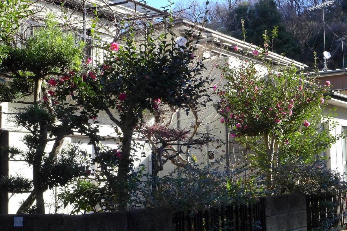 House in green valley, 9 people, garden, parking, BBQ ! 緑の谷の一軒屋 9人 102m2 庭 駐車場 BBQ 生田駅17分 稲田堤駅26分 よみうりランド近 - Chambres d'hôtes Ikuta