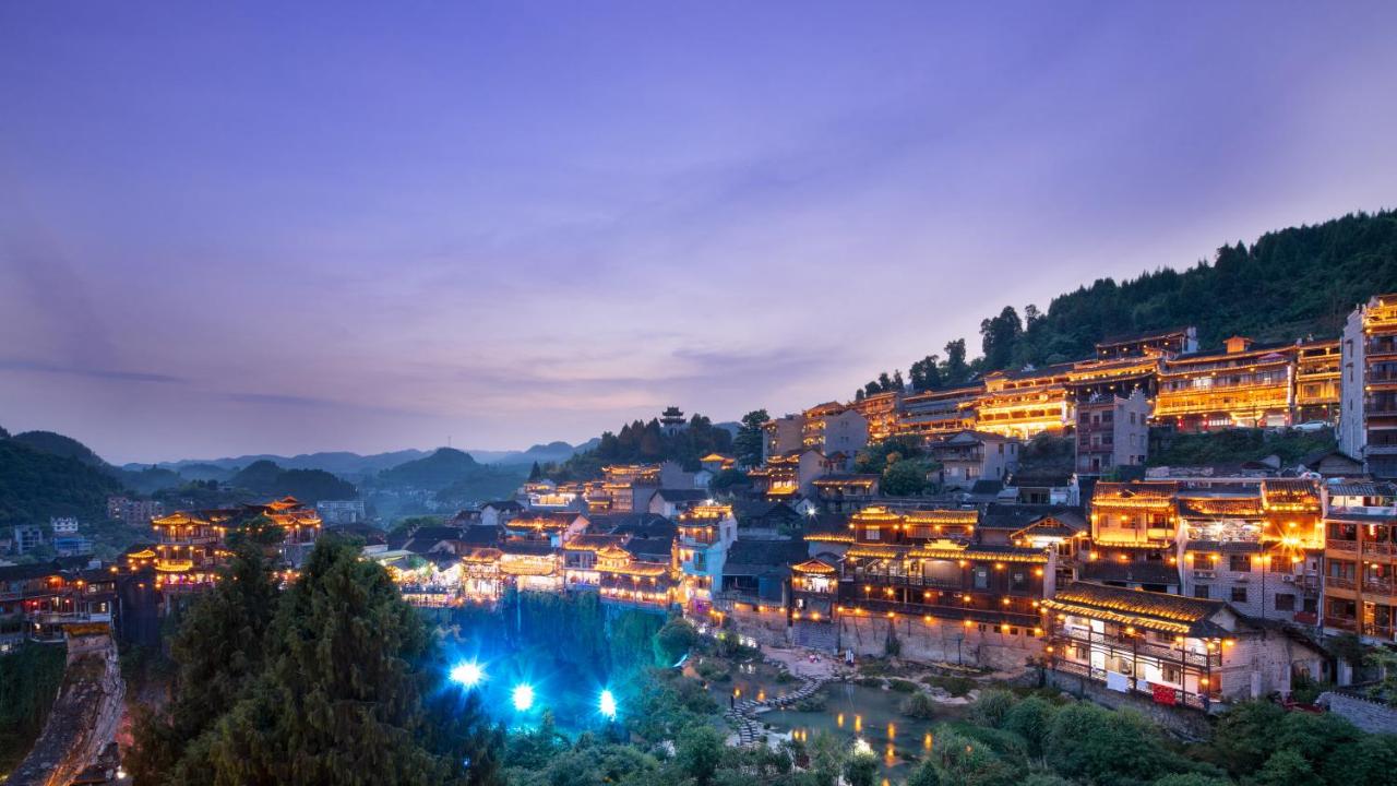 Furong Town Huazhu Yinhe Mountain Villa Inn