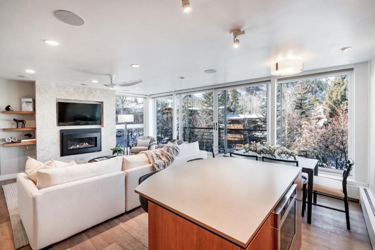 Ski-in Ski-out Renovated 3BR Aspen Condo - B&B Aspen