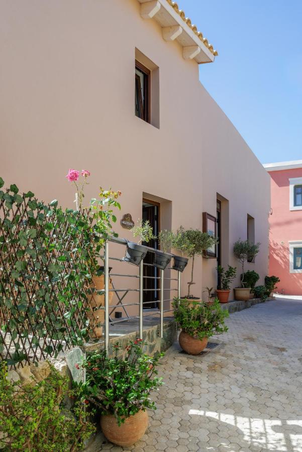 Klodian Suites - Chambres d'hôtes Goúves