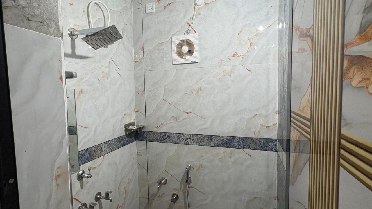 Camera Piccola Doppia con Letti Singoli