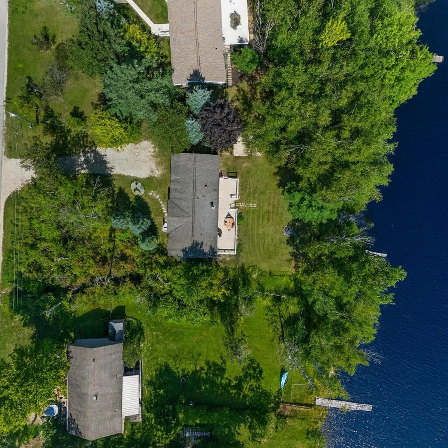 Lakefront 3 Bedroom Retreat on Susan Lake-5 minutes from Charlevoix - B&B Charlevoix