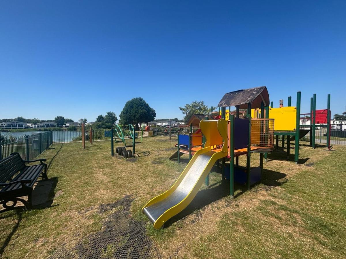 17 Sherringham Patrington Leisure Park private garden, parking, views - B&B Patrington