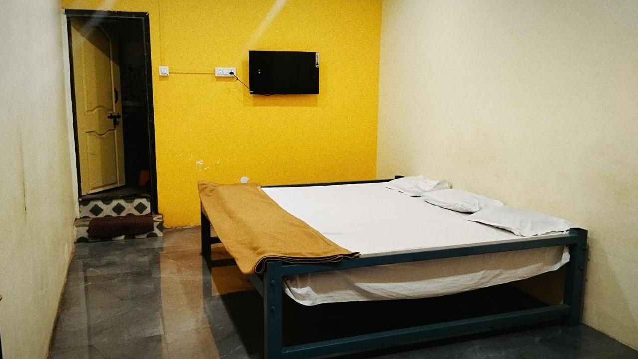 Varkari Bhakta Niwas - B&B Pandharpur