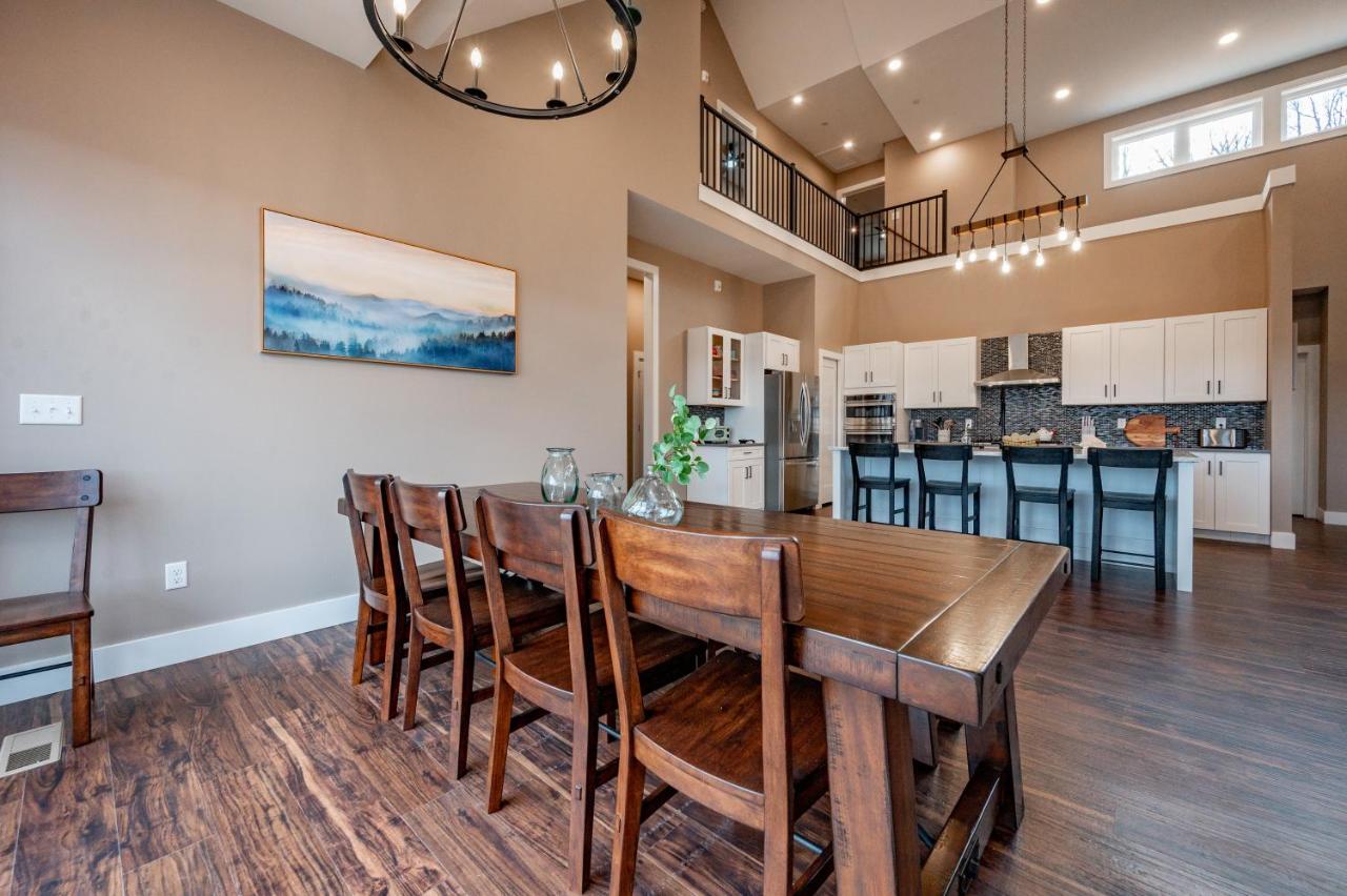 Overlook Ridge by Railey Vacations - B&B Oakland