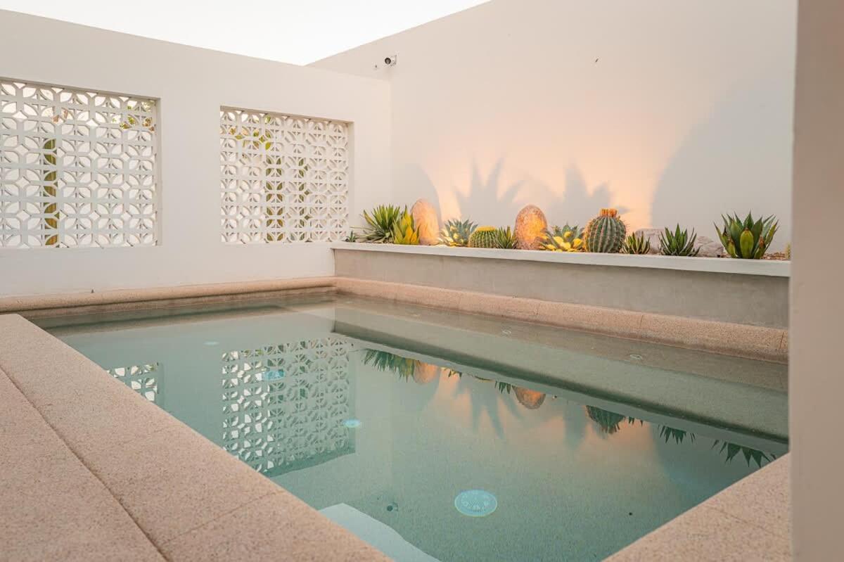 Palma Suite 204 Ground floor Unit with parking - B&B La Paz