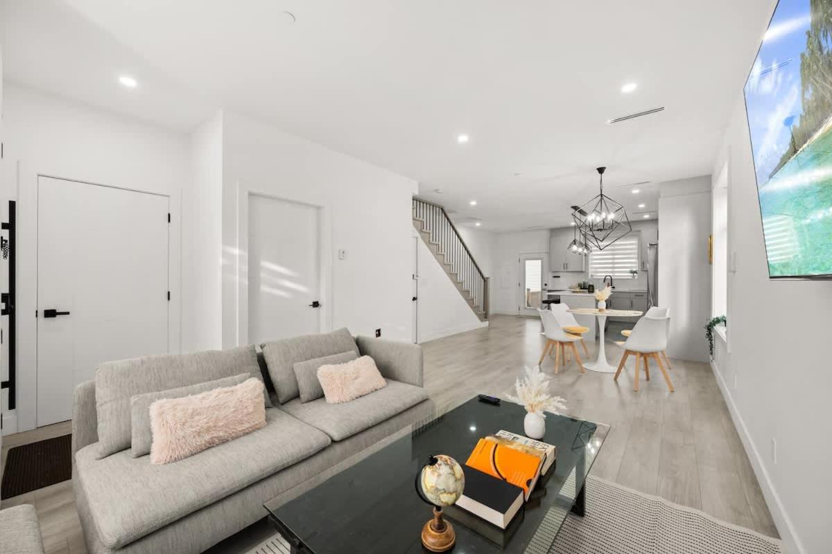 Bright Modern 3 Bedroom Suite in Vancouver - Chambres d'hôtes Vancouver