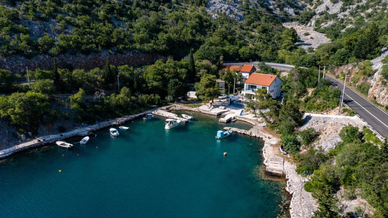 Villa Palazzo Maestral beachfront by Villas Guide - B&B Karlobag
