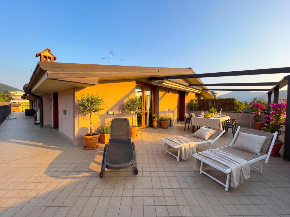 Lakefront Penthouse Terrace - Sunset & Panorama - Ferienwohnung Paratico