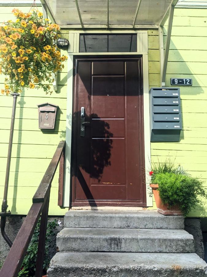 Tiny NON-Smoking Čaka & Free Parking - Bed and Breakfast Riga