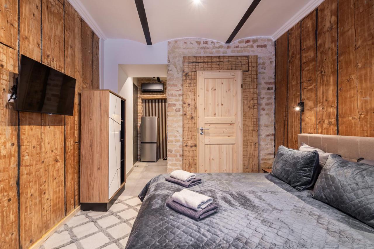 The Parkside ground-floor apartment with street parking - Ferienwohnung Riga