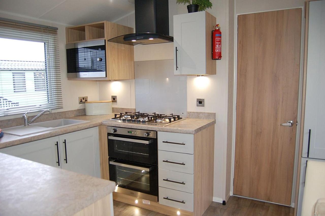 Seaview Caravan f17 at Neptune Park, Tywyn - Bed and Breakfast Tywyn
