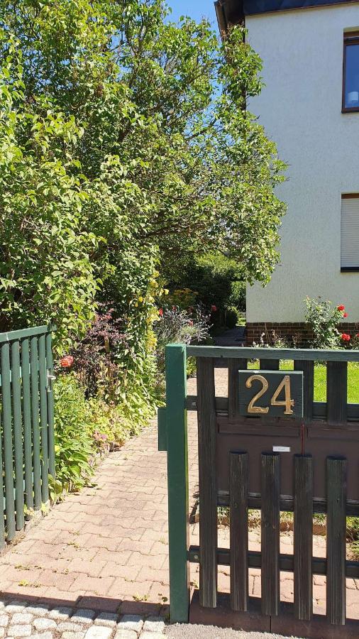 Wohnung am Wald in ruhiger Siedlung Panoramablick zum höchsten Kunstwerk der Welt 5 Min zur Autobahn oder Zentrum - Ferienwohnung Chemnitz