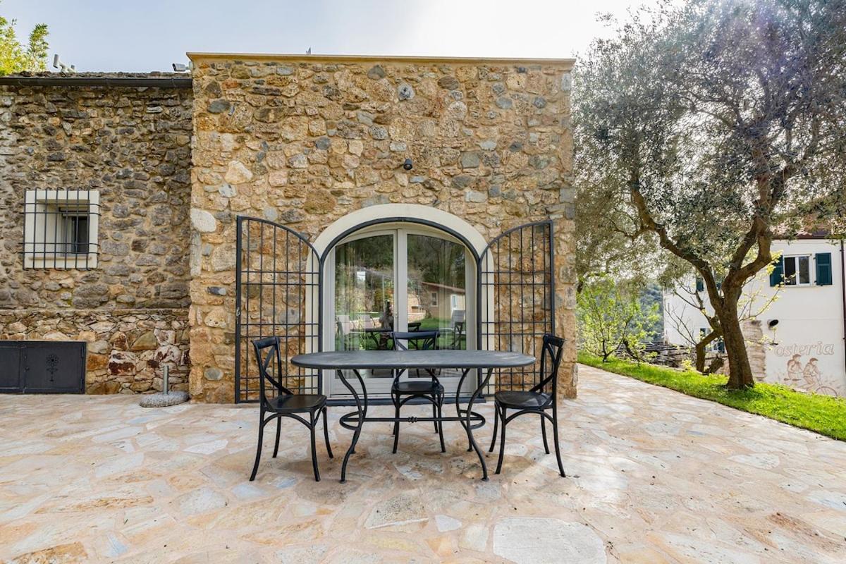 The Lemon House, Villa with Private Garden at Le Manie, Finale Ligure - Chambres d'hôtes Varigotti